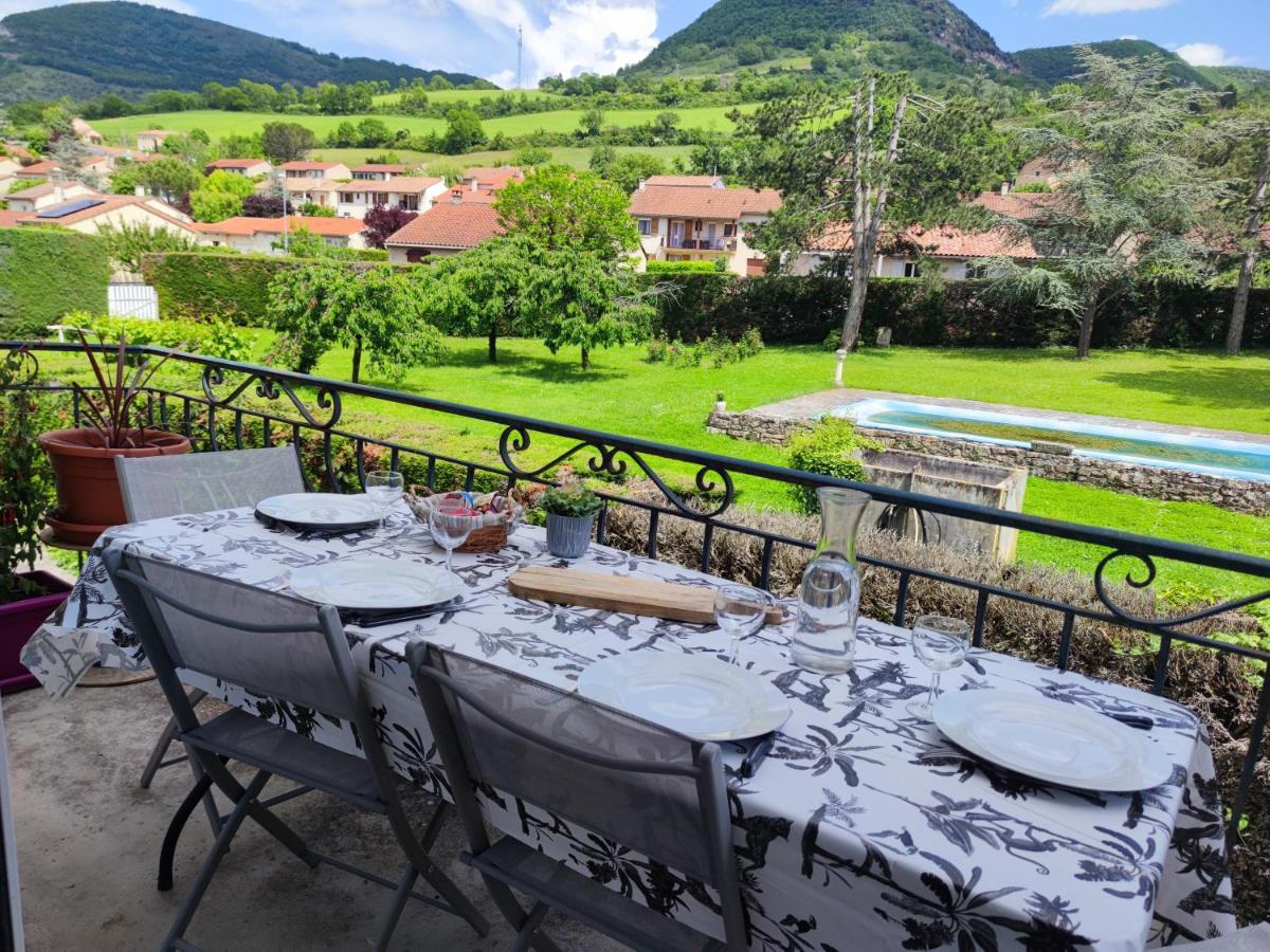 Les Plantades Aveyronnaises Apartamento Saint-Georges-de-Luzençon Exterior foto