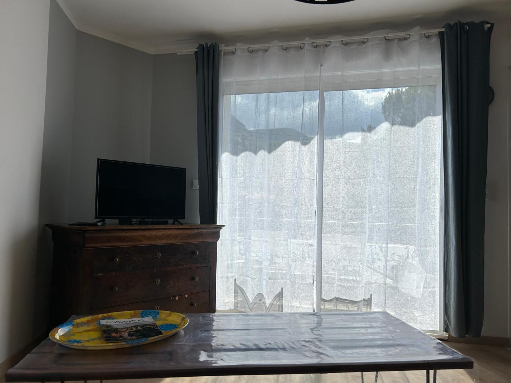 Les Plantades Aveyronnaises Apartamento Saint-Georges-de-Luzençon Exterior foto
