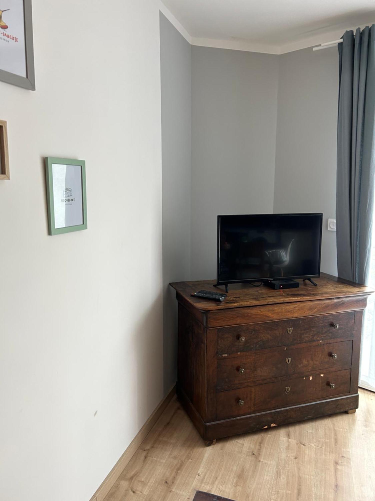 Les Plantades Aveyronnaises Apartamento Saint-Georges-de-Luzençon Exterior foto